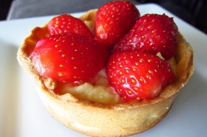 Tarte aux fraises, crème pâtissière au basilic de Cyril Lignac