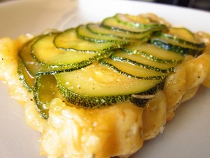 Tatin de courgettes, féta et romarin