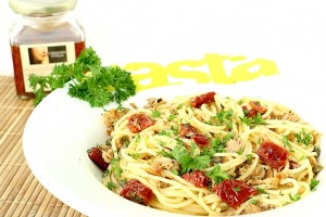 Spaghetti au thon et tomates séchées