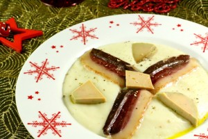 Velouté de topinambours, foie gras et magret de canard fumé