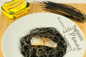 Linguine à l’encre de seiche et aux sardines