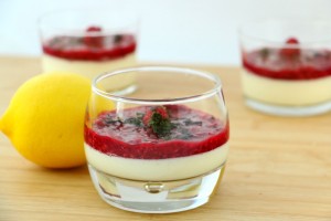 Panna cotta citron, framboises et menthe