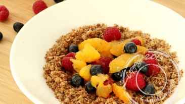 Muesli aux myrtilles, framboises, orange et noix de coco