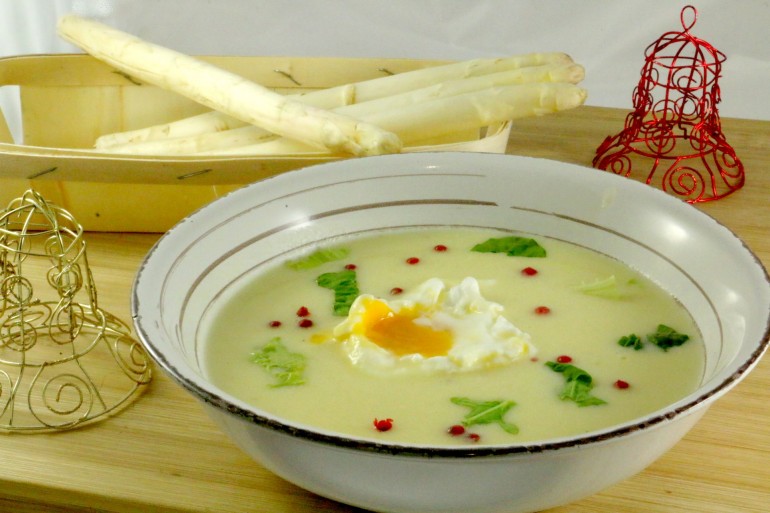 Velouté d’asperges à l’oeuf poché