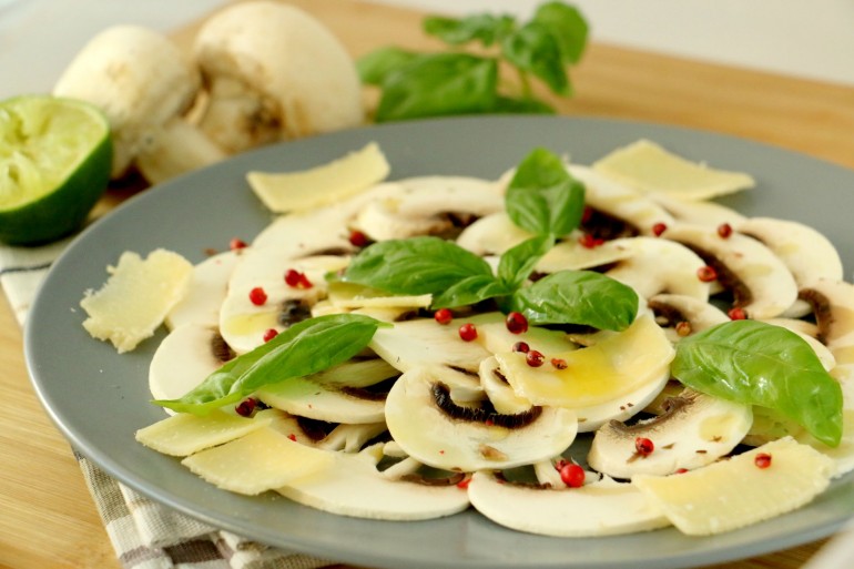 Carpaccio de champignons au parmesan