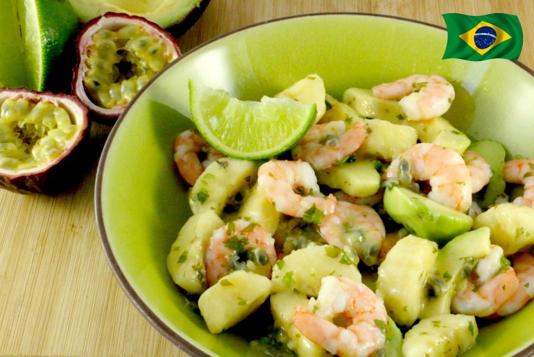 Salade de crevettes, avocat, fruits de la passion et banane