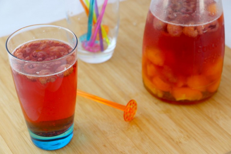 Detox water aux abricots et framboises