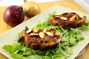 Bruschettas-oignon-pancetta-amandes-4