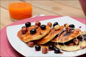 Brunch-pancakes-myrtilles-noisettes-7_thumb