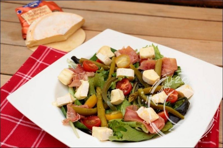 Salade printanière au reblochon de Savoie