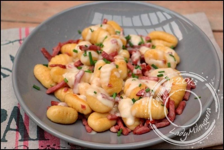 Gnocchis à poêler, sauce St Nectaire et bacon