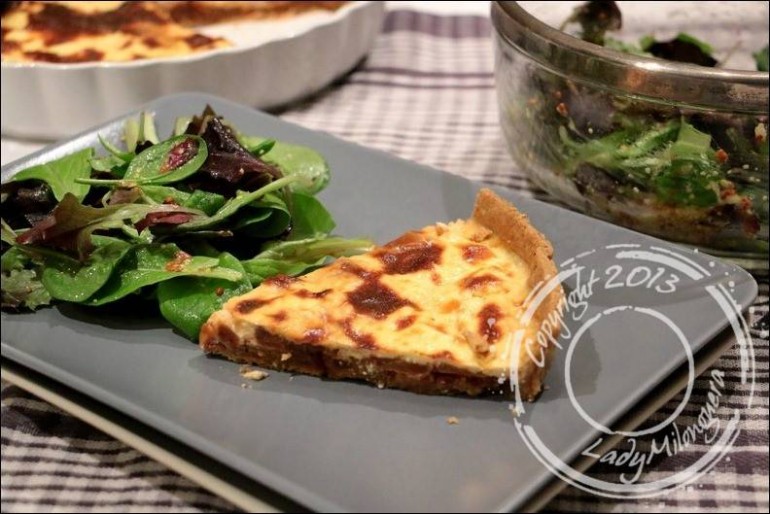 Tarte chèvre, pommes et oignons caramélisés, pâte maison à l’huile d’olive et farine de seigle