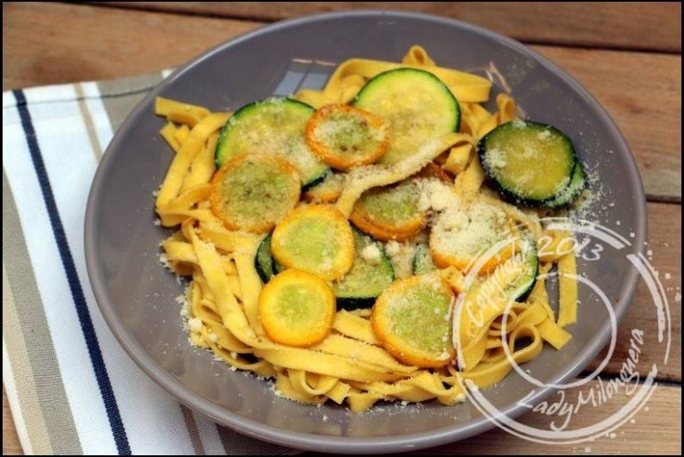 Pâtes aux courgettes vertes et jaunes