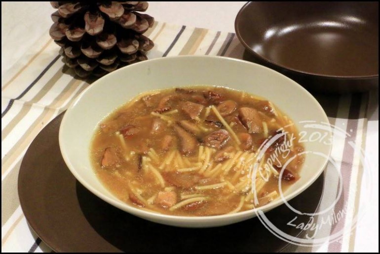 Bouillon de vermicelles aux champignons